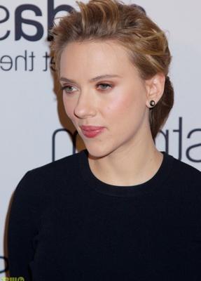 Scarlett Johansson luce linda con su faldita