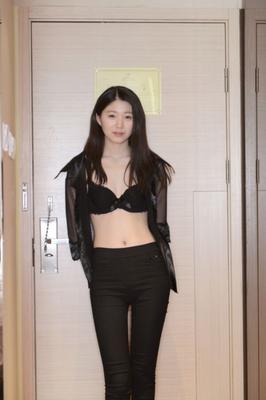 Modelo chinês 張靜文 Chang jing wen