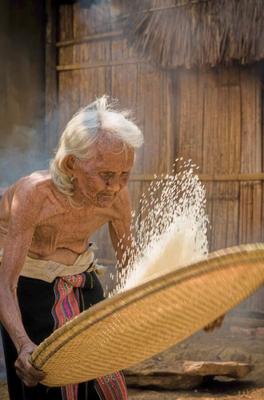 abuelas señoras mayores vestidas no desnudas nn excepto una