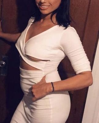 Chica CALIENTE de la Universidad de Yale vendiendo sujetadores