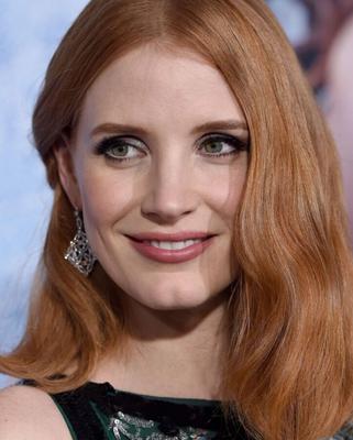 Jessica chastain da una teta lateral con su vestido verde