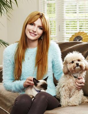 Bella Thorne Pullover