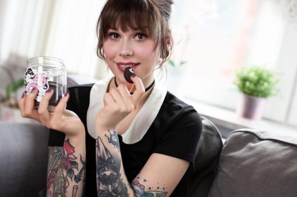 Suicide Girls - Yui - Biscuits