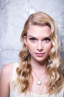 Emma Ishta, heiße australische Schauspielerin und Model