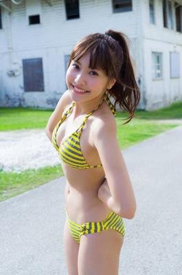 Bikini beauty Hinako Sano