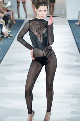 De Montfort University Contour Lingerie Show - sutiãs e calcinhas