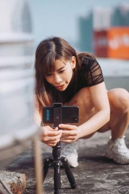 ERIKA - Tomando selfie de su coño en una azotea