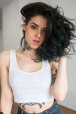 Suicide Girls - Adriella - Pas de précipitation