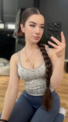 La streamer de Twitch MissMikkaa tiene unas tetas magníficas