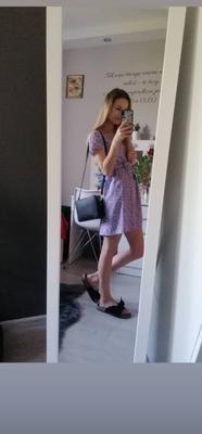 Karolina en robe d'été