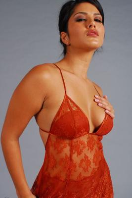 Sunny Leone dentelle orange