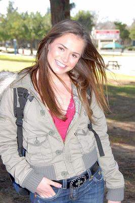 Tori Black hot teen takes off her jeans