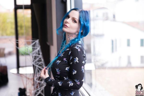 Riae – blaue Reflexion