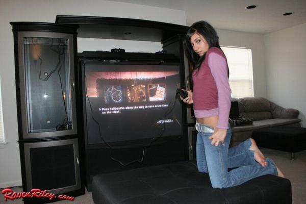 Raven Riley: videogame stripping