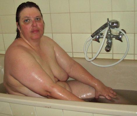 Mollyfrau in the bath