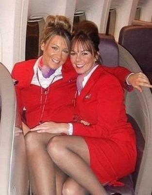 Chicas voladoras, asistentes de vuelo, azafatas