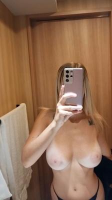 Selfie cam fille nue