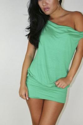 Asa Akira strips her green dress off