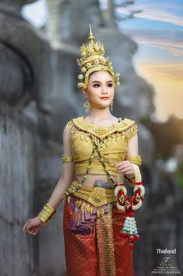 wunderschöne traditionelle thailändische Kleider