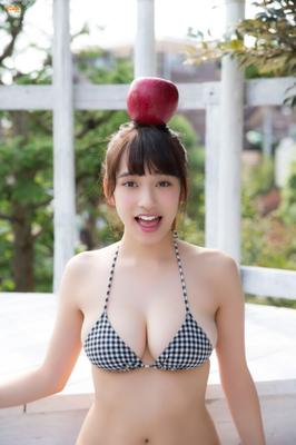 Sexy Bikini-Idol Sayaka Tomaru