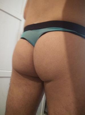 Minha bunda na minha cueca masculina favorita