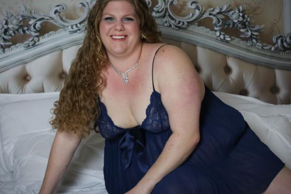 Sexy BBW Wife Ashley Budoir