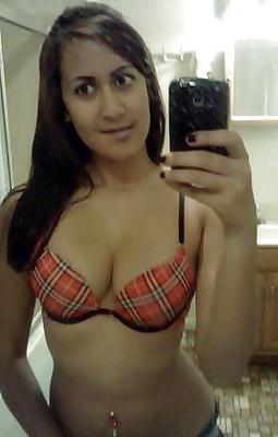 Latina thin hot wow! +perky