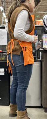 Empleada de Home Depot - MILF persa llenando sus jeans