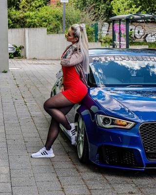 Audi A Sportsback - Sophie en nylons