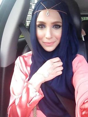 AMENA - hijabi slut