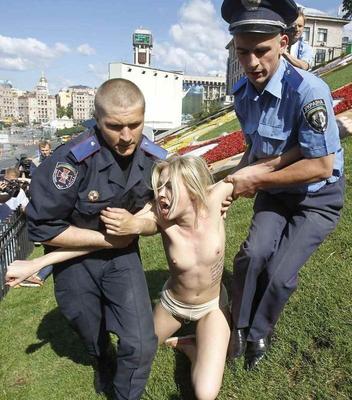 Manifestantes do Femen