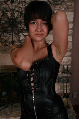 Cute short-haired brunette amateur