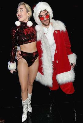 Miley Cyrus ist bereit, den Weihnachtsmann zu ficken