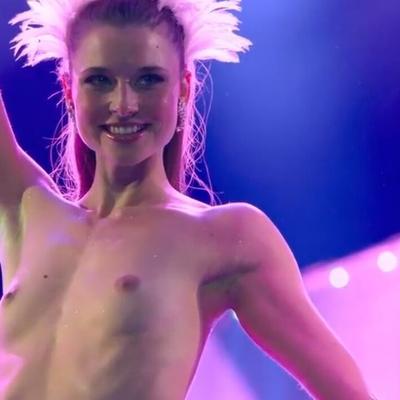 German actress bitch Svenja Jung topless in Der Palast E