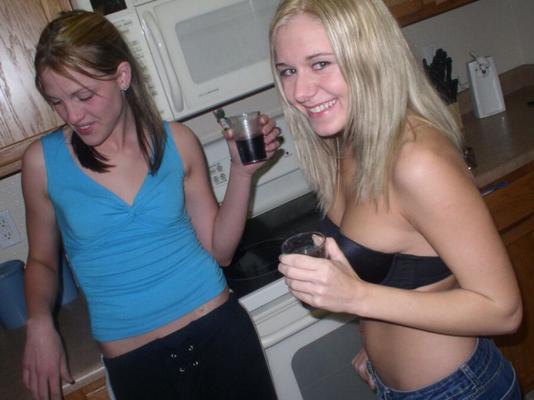 drunk-girls-strip-poker