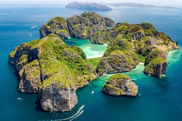 タイのバイヨーク スカイ ホテルと島々