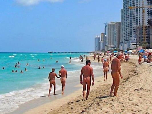 Playa de Haulover por Haulover y otros