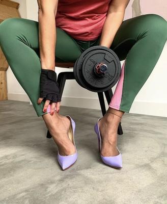 Stepmom fitness in nylons and Louboutins