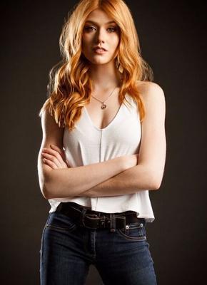 Katherine Mcnamara est plus qu'une simple fille