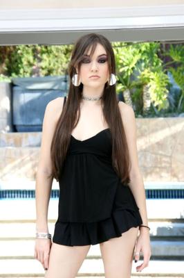 Sasha Grey abriendo su trasero perfecto