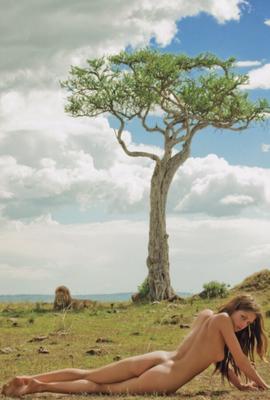 Desnudo en la naturaleza