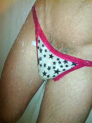 Douche en string en dentelle