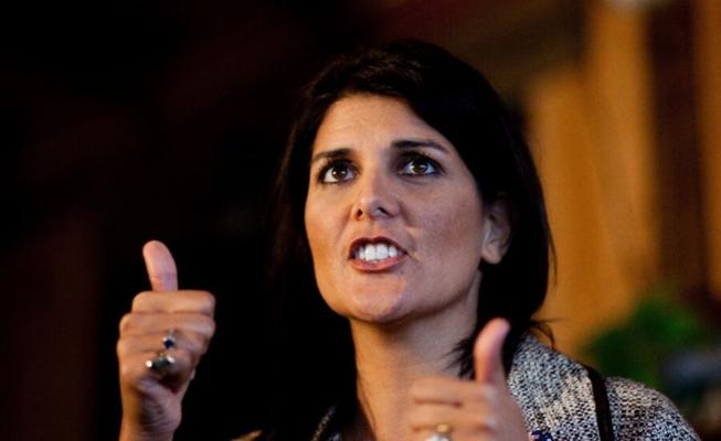 Adoro me masturbar com a conservadora Nikki Haley