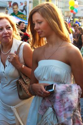 Girl in a transparent dress without a bra goes around the city.