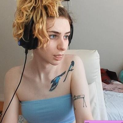 Gorgeous trans girl I really want to cum in .