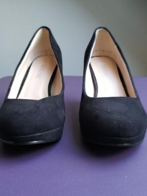 Hijastra tacones negros