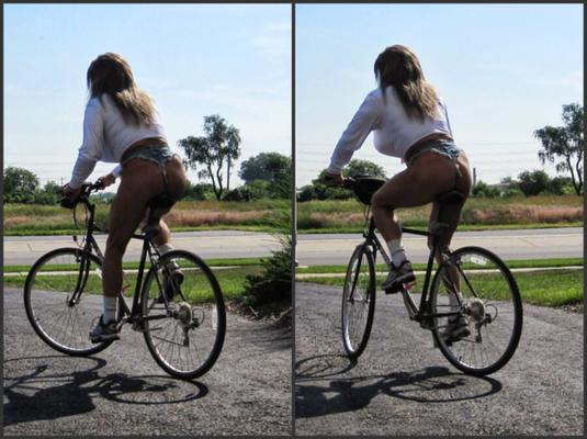 Fahrradmädchen in Extreme Booty MicroShorts