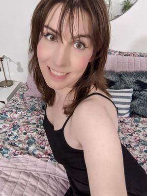 A trans girl I found on Twitter Emily, who I want  cum n badly.