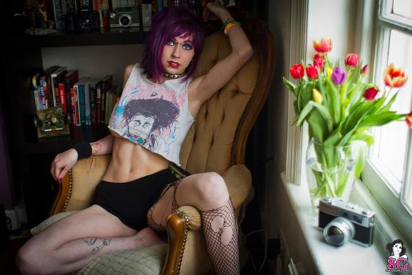 Freaky Goth Girl se desnuda