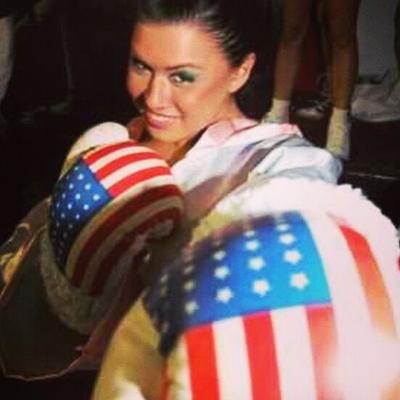 Eva Angelina boxe em topless